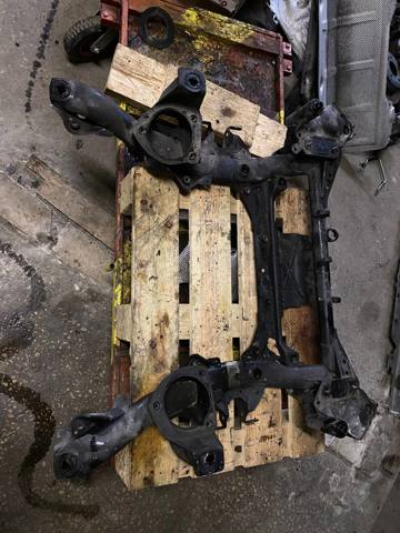 Передня балка 31106872124 BMW