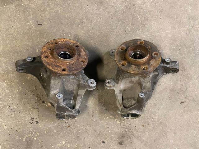 Вісь передня і поворотні кулаки 31216876646 BMW