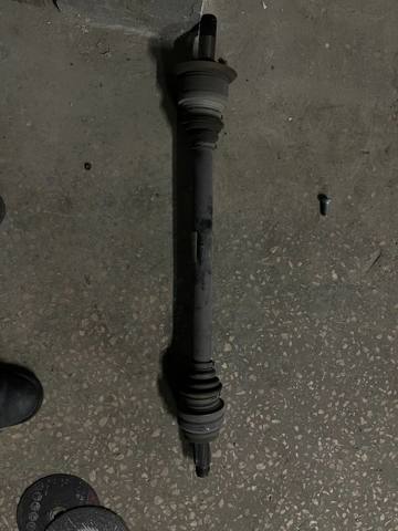 Піввісь задня, права 33207598032 BMW
