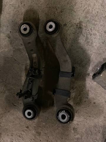 Важіль підвіски задній лівий 33326782135 BMW