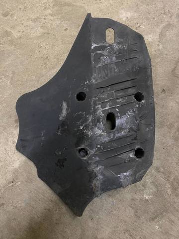 Захист заднього нижнього важеля 33326796138 BMW