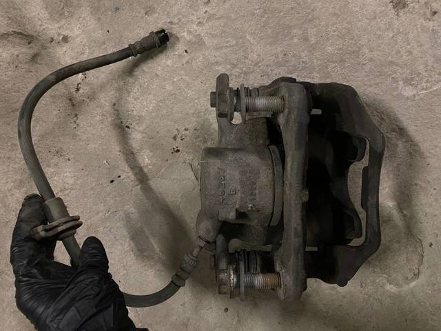 Задній гальмівний супорт лівий 34206883033 BMW