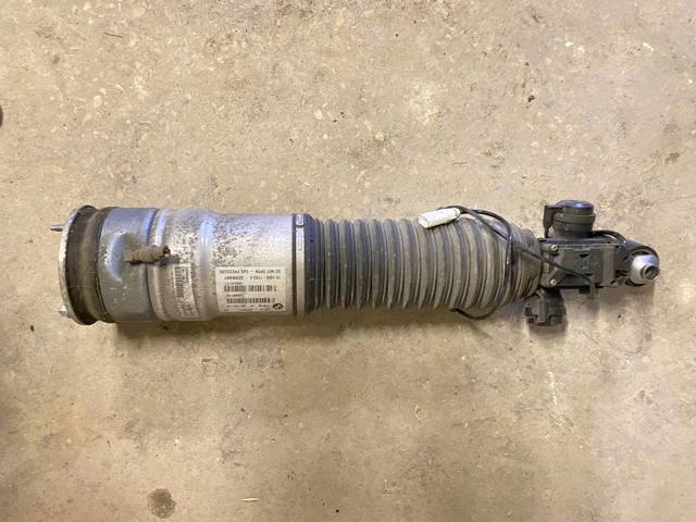 Пневмоподушка задня 37106858812 BMW