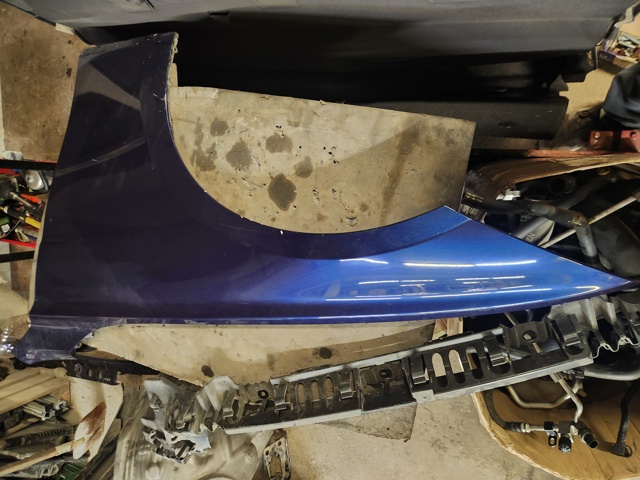 Ліве переднє крило 41007438439 BMW
