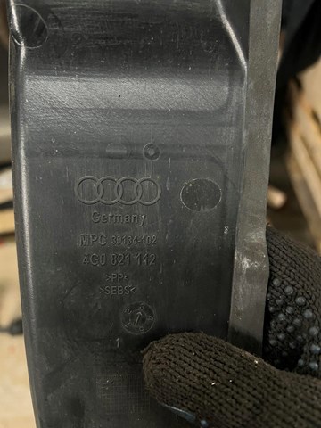 Ущільнювач крила 4G0821112 VAG