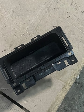Скринька речової центральної консолі (підлокітника) 4G0864131 VAG