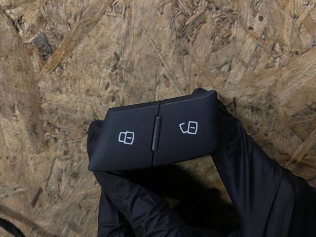 Кнопка центрального замка 4G0962108 VAG