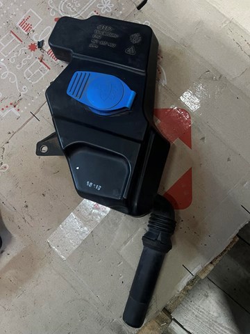Горловина бачка омивача 4G1955462 VAG