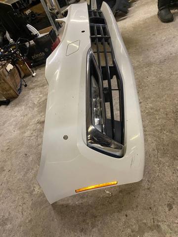 Решітка переднього бампера, права 51117385278 BMW
