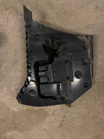 Кронштейн бампера заднього, правий 51127184768 BMW
