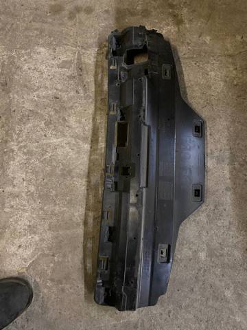 Кронштейн бампера заднього, центральний 51127256921 BMW