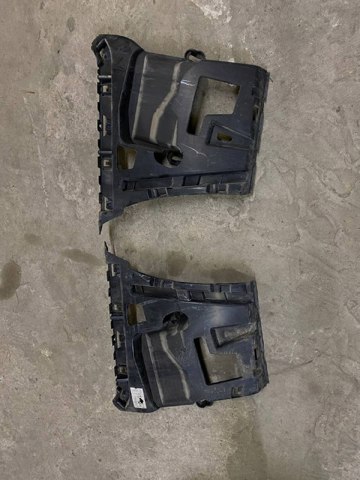 Кронштейн бампера заднього, зовнішній правий 51127384466 BMW