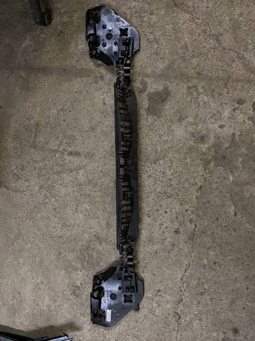 Кронштейн бампера заднього, центральний 51127387297 BMW