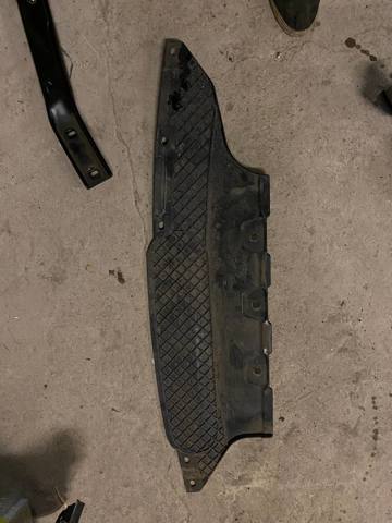 Направляюча заднього бампера 51127906845 BMW