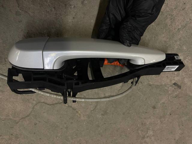 Ручка задніх дверей зовнішня, ліва 51217162431 BMW