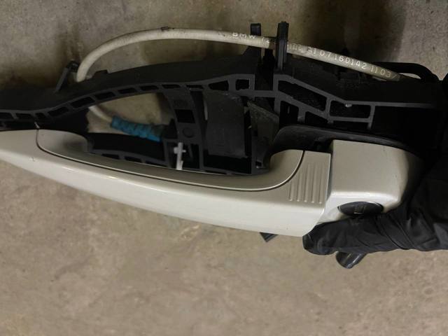 Кришка ручки двері зовнішньої, передньої лівої 51217162437 BMW