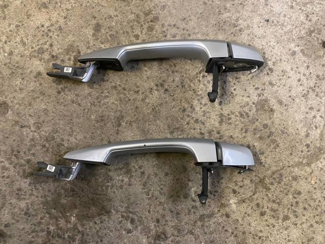 Ручка передніх дверей зовнішня, права 51217396306 BMW