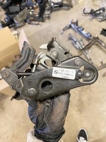 Замок капота, правий 51237183762 BMW