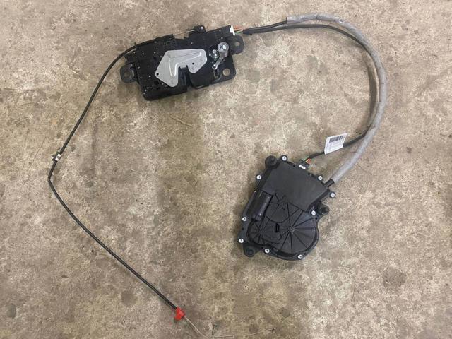 Замок і ручка дверей задка 51247441014 BMW