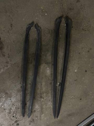 Захисна накладка переднього скла права 51317258188 BMW