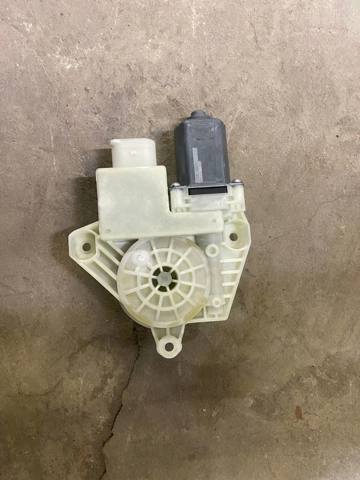 Мотор склопідйомника дверей передніх, лівих 51337455082 BMW