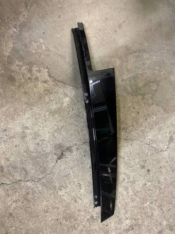 Накладка задньої двері, лівої, вертикальна 51357185233 BMW