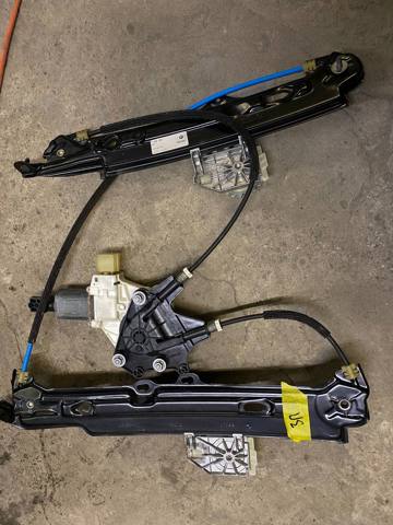Склопідйомник задніх правих дверей 51357365258 BMW
