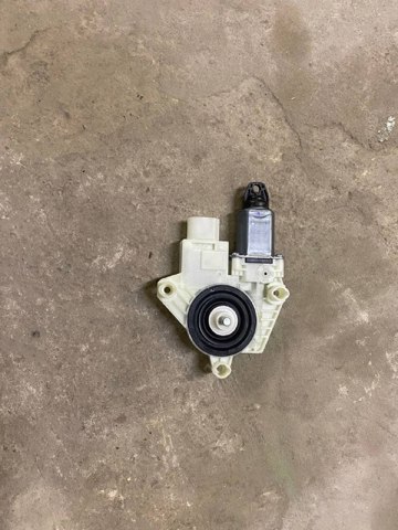 Двигун стеклопод'емника двері задньої, правої 51357455084 BMW