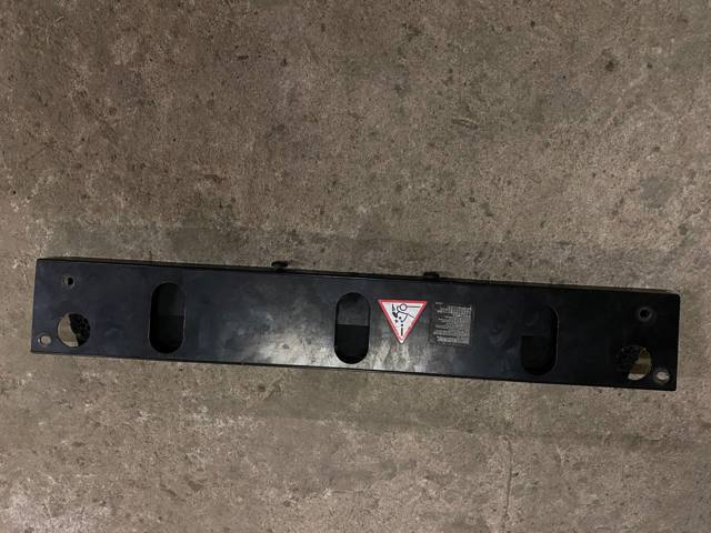 Рамка радіатора верхня 51647210501 BMW