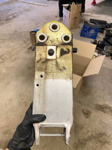 Буфер бампера переднього 51647333134 BMW