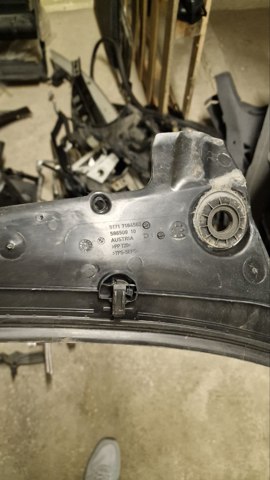 Решітка двірників 51717184563 BMW