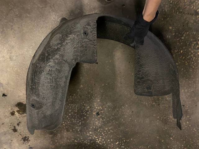 Підкрилок задній правий 51717186730 BMW