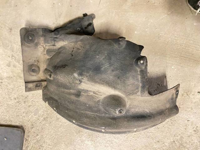 Підкрилок переднього крила, правий задній 51717213644 BMW