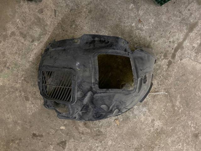 Підкрилок переднього крила, правий передній 51717260726 BMW