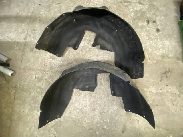 Підкрилок задній правий 51717260748 BMW