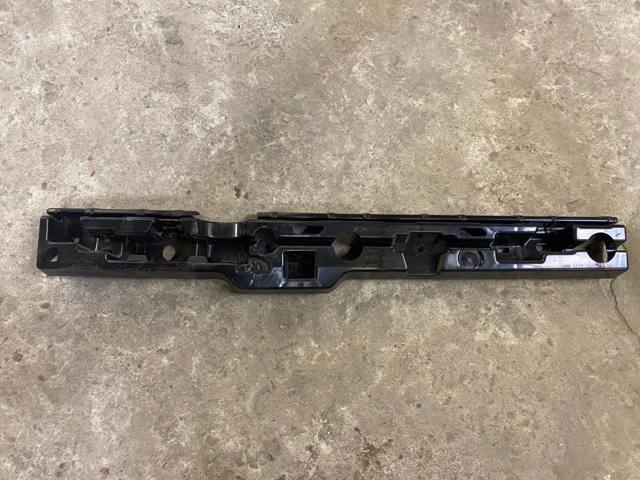 Кронштейн зовнішньої накладки порога правого 51777387346 BMW