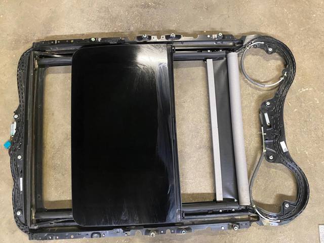 Люк в зборі 54107365122 BMW