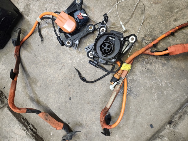 Порт зарядки 61126841561 BMW