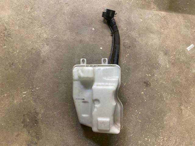 Горловина бачка омивача 61667301629 BMW