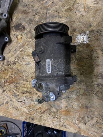 Компресор кондиціонера 64525A3F1D1 BMW