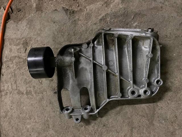 Кронштейн компресора кондиціонера 64557585167 BMW