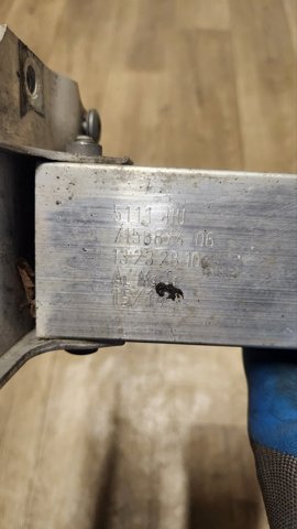 Швелер переднього бампера 7158874 BMW