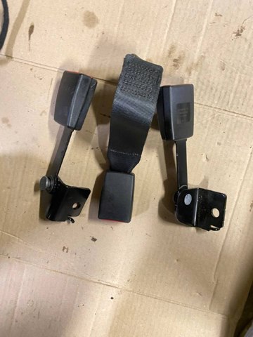 Важіль фіксатор ременя безпеки задній лівий 72117220857 BMW