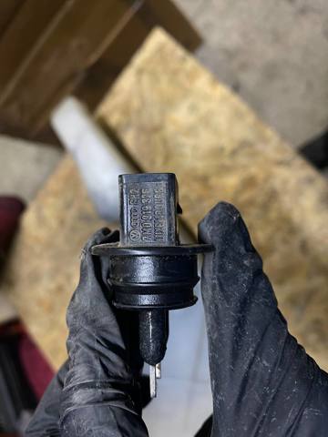 Датчик рівня бачка склоомивача 7M0919376 VAG