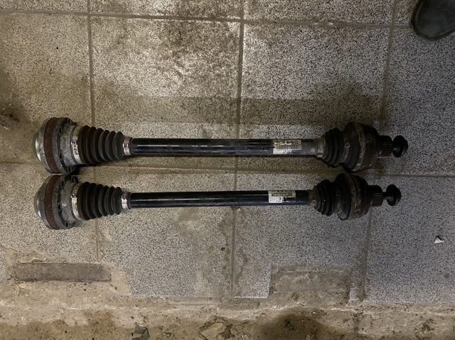 Привід задній 8R0501203C VAG