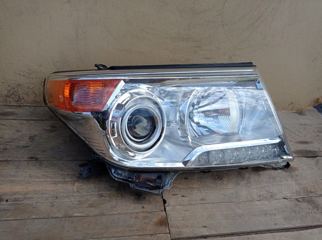 Фара комбінована, передня 8114560F30 TOYOTA