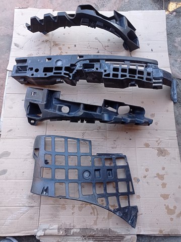 Кронштейн бампера переднього, правий 8200479718 RENAULT