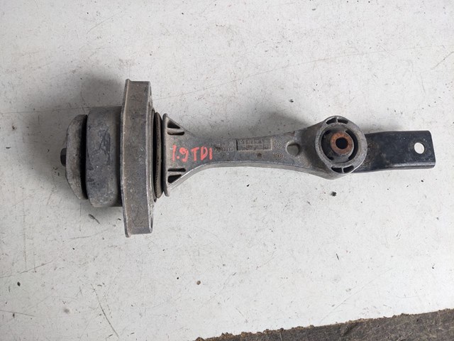 Задня подушка двигуна 1J0199851 VAG