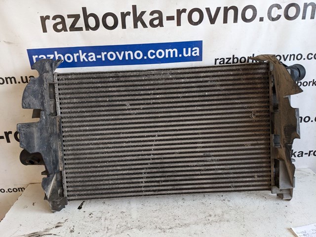 Охолоджувач наддувочного повітря 4B0145805A VAG