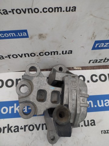 Подушка (опора) двигуна, права передня 52050392 FIAT